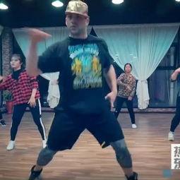 成人学舞蹈的套路视频,跟随舞蹈套路视频，轻松掌握舞步技巧