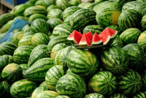 网红打卡墙拐角吃瓜,揭秘吃瓜背后的故事